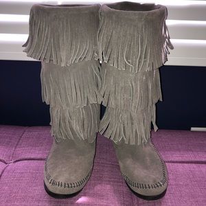 Minnetonka 3-later fringe boots